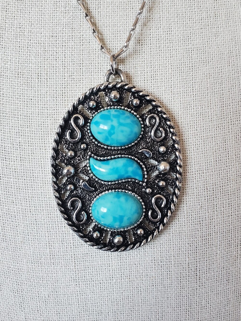 Vintage Sarah Coventry Faux Turquoise Silver Tone Oval Pendant Necklace